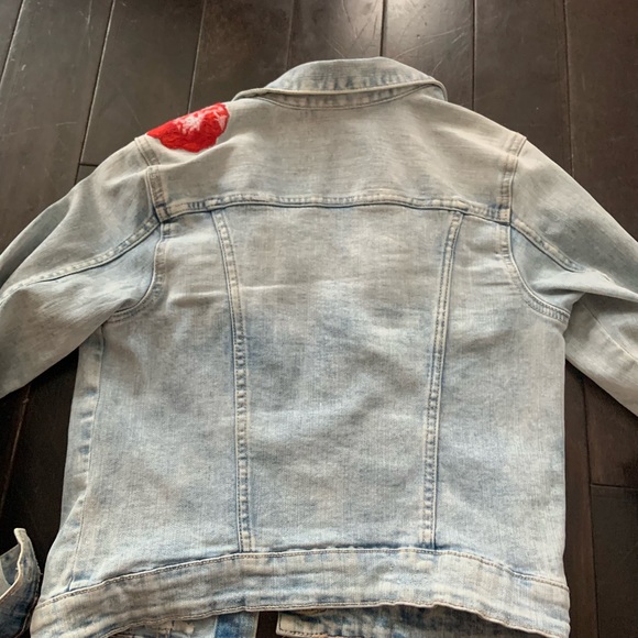 Pretty jean jacket with flowers - Picture 2 of 3